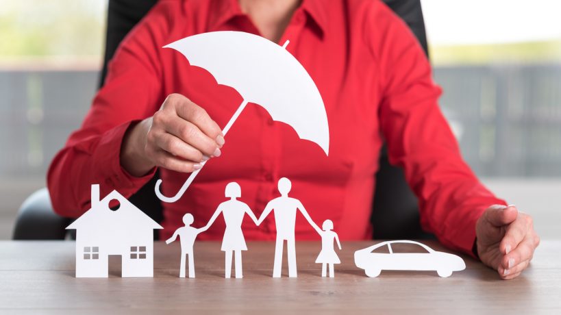 Insurer protecting a house, a family and a car